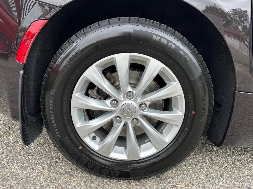 used 2018 Chrysler Pacifica car, priced at $17,995