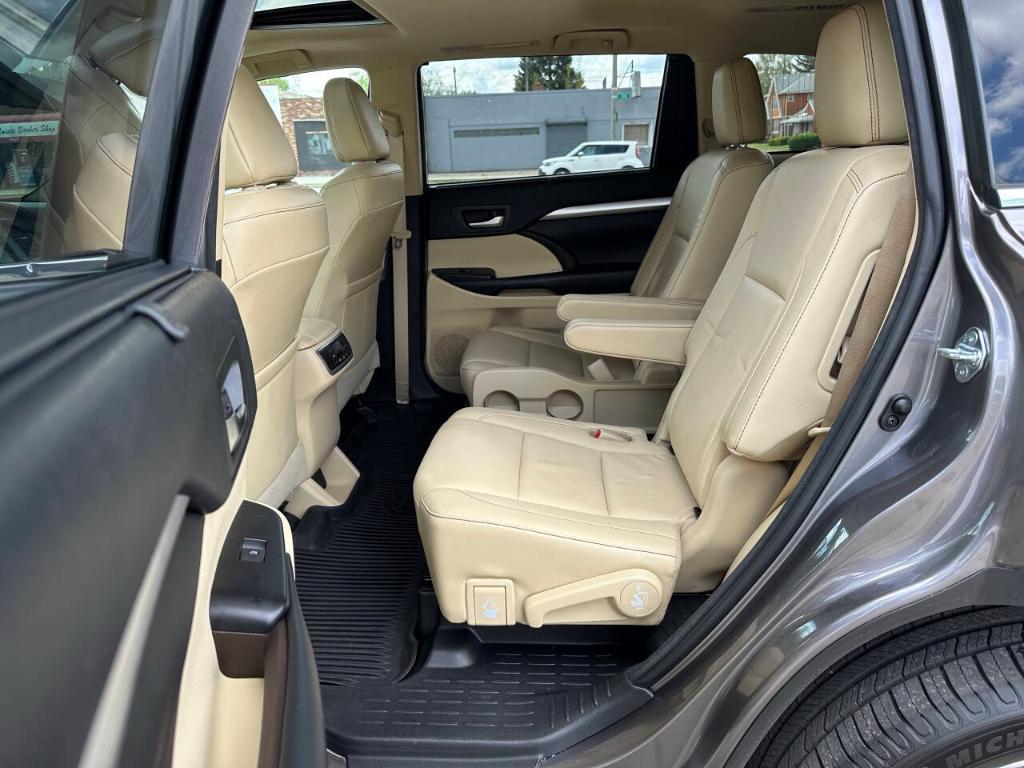 used 2018 Toyota Highlander car, priced at $21,995