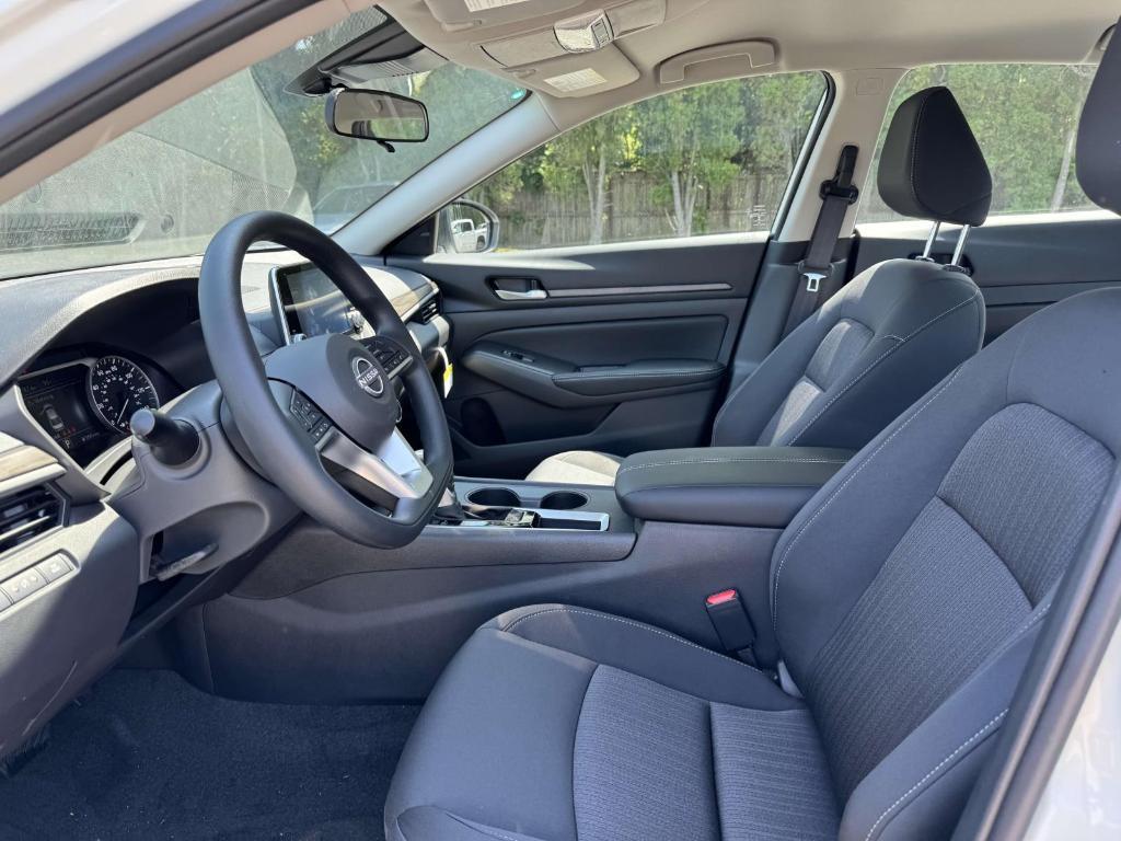 new 2025 Nissan Altima car