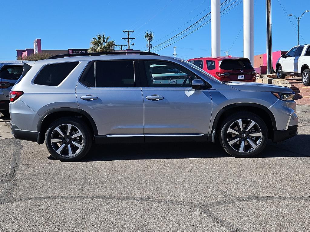 new 2025 Honda Pilot car, priced at $50,995