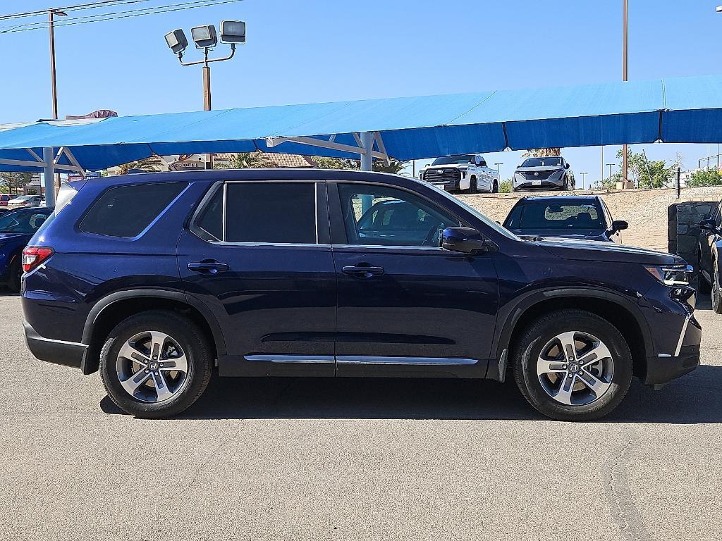 new 2025 Honda Pilot car, priced at $45,680