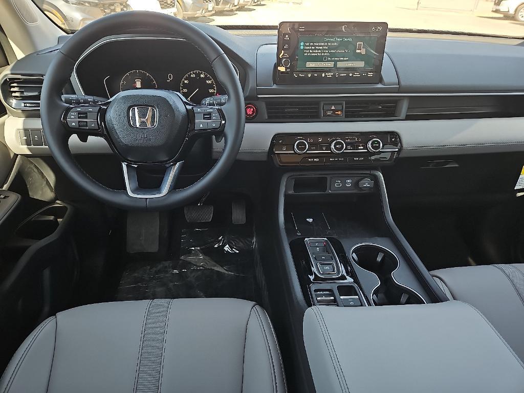 new 2025 Honda Pilot car, priced at $45,680