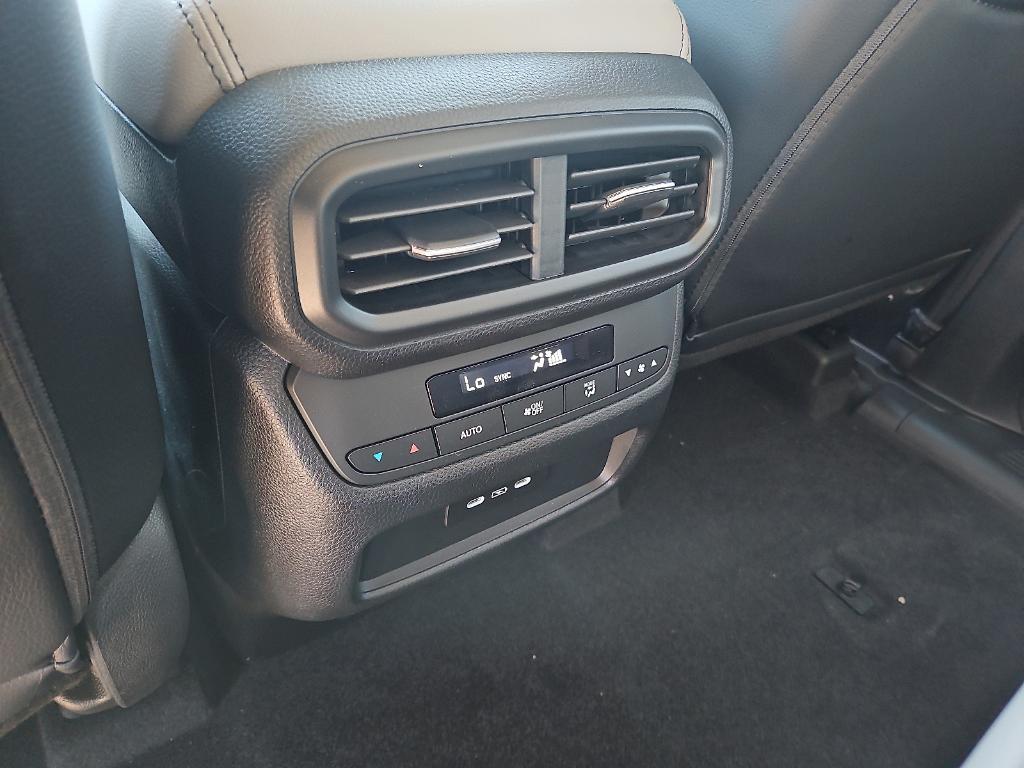 new 2025 Honda Pilot car, priced at $45,680
