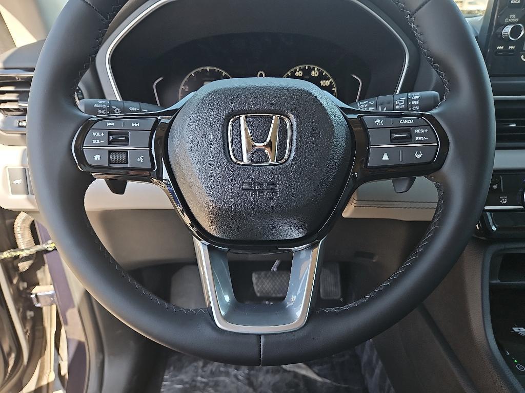 new 2025 Honda Pilot car, priced at $45,680