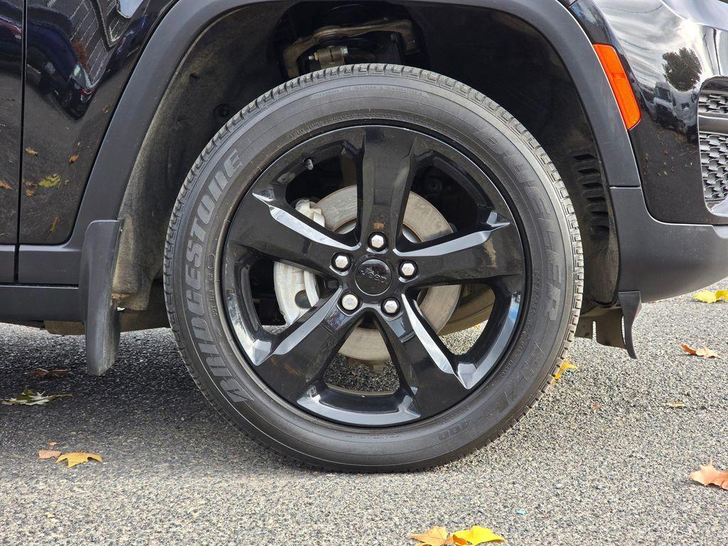 used 2024 Jeep Grand Cherokee car, priced at $38,895