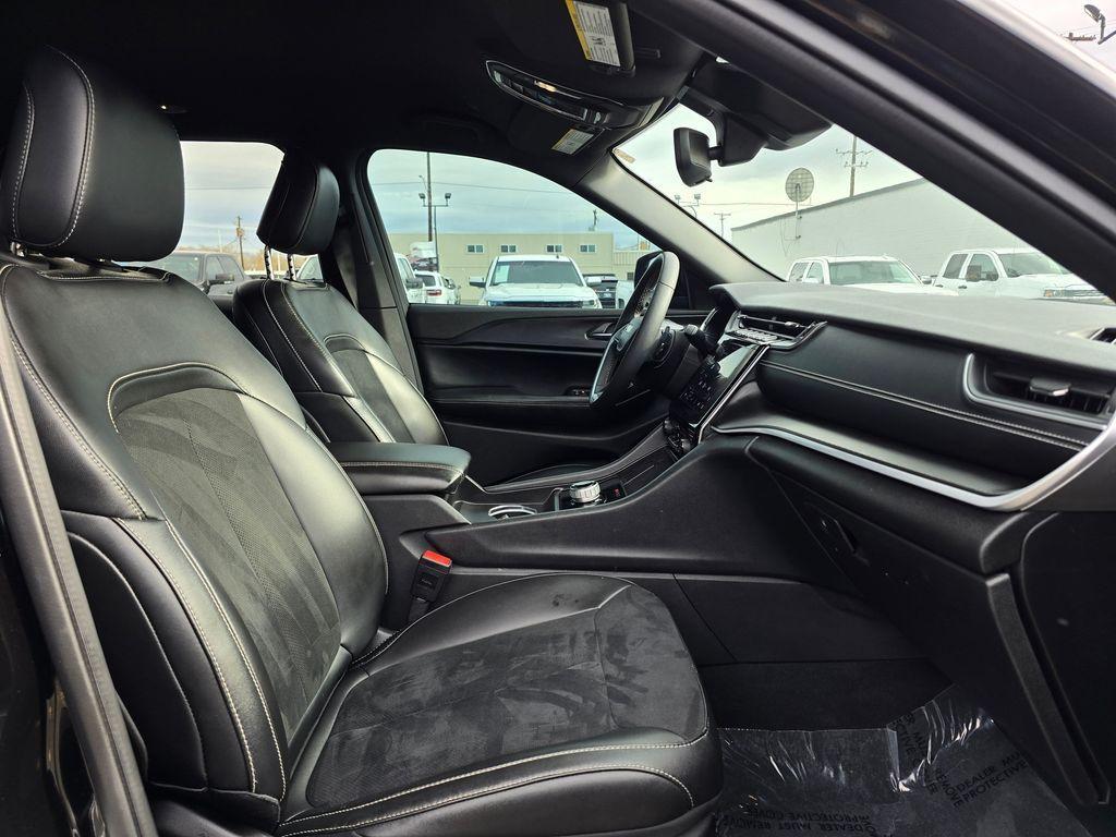 used 2024 Jeep Grand Cherokee car, priced at $38,895