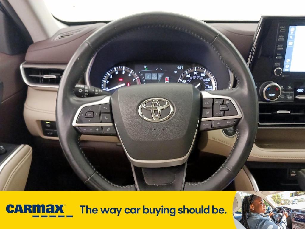 used 2022 Toyota Highlander car, priced at $38,998