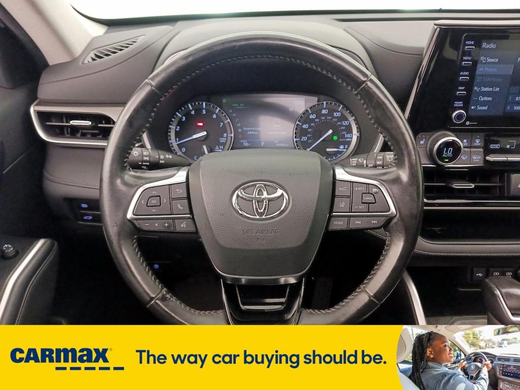 used 2021 Toyota Highlander car, priced at $31,998