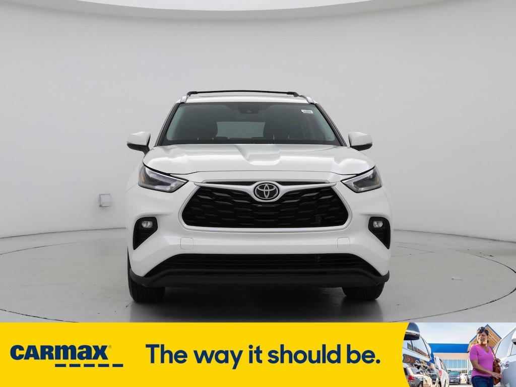 used 2021 Toyota Highlander car, priced at $31,998