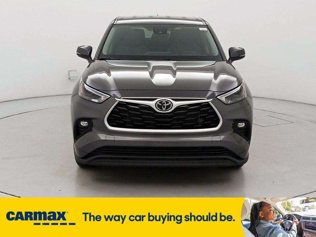 used 2022 Toyota Highlander car, priced at $35,998