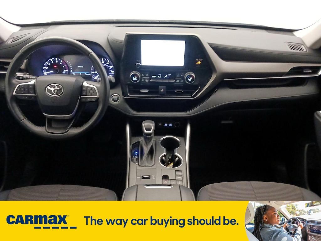 used 2023 Toyota Highlander car, priced at $34,998
