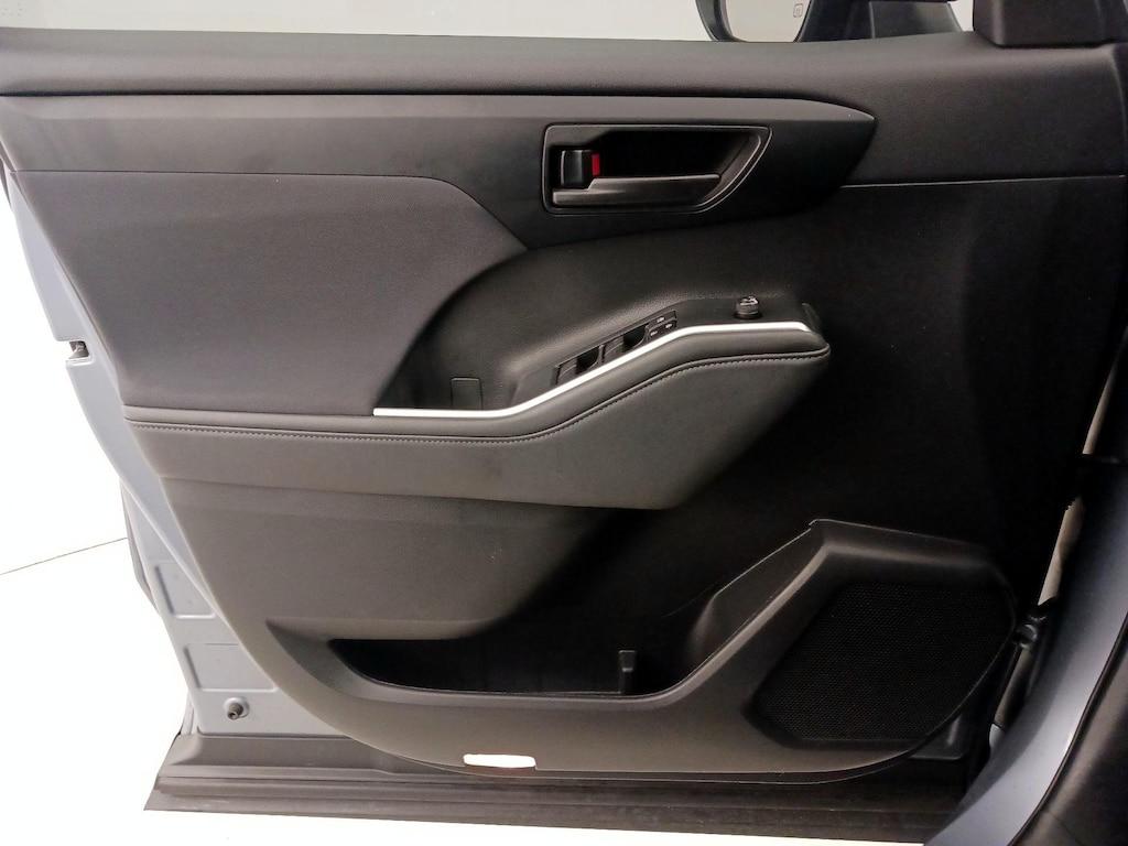 used 2023 Toyota Highlander car, priced at $34,998