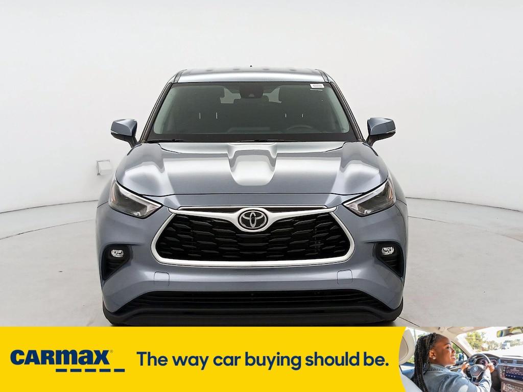 used 2023 Toyota Highlander car, priced at $34,998