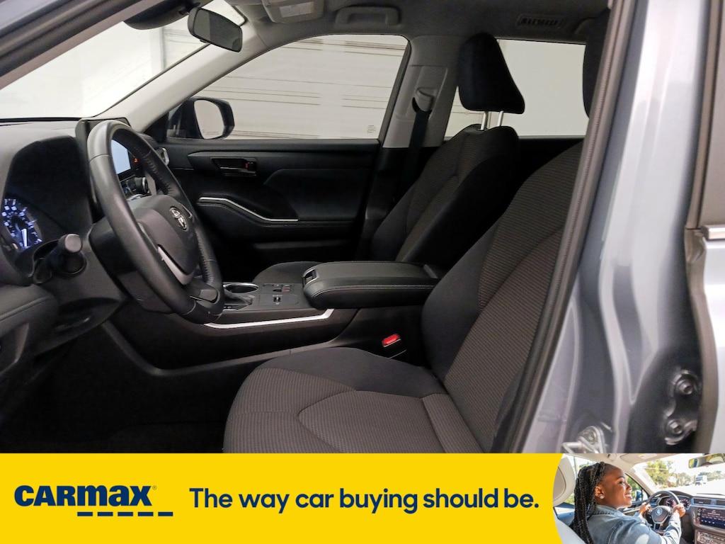 used 2023 Toyota Highlander car, priced at $34,998