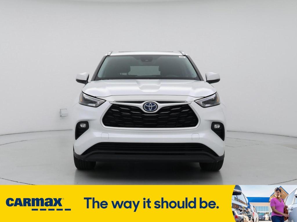 used 2022 Toyota Highlander Hybrid car, priced at $39,998