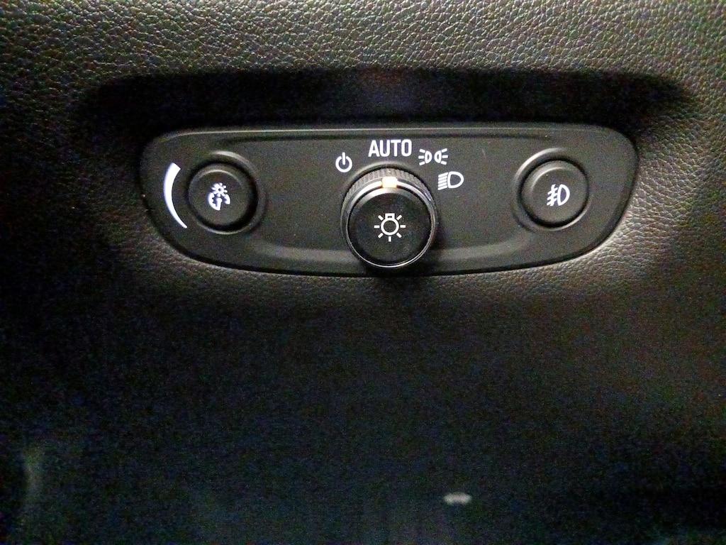 used 2021 Chevrolet Traverse car, priced at $36,998