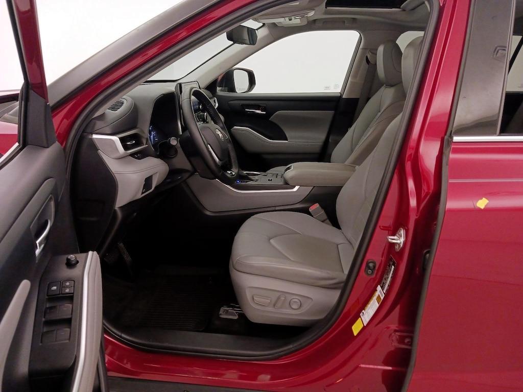 used 2020 Toyota Highlander car, priced at $27,998