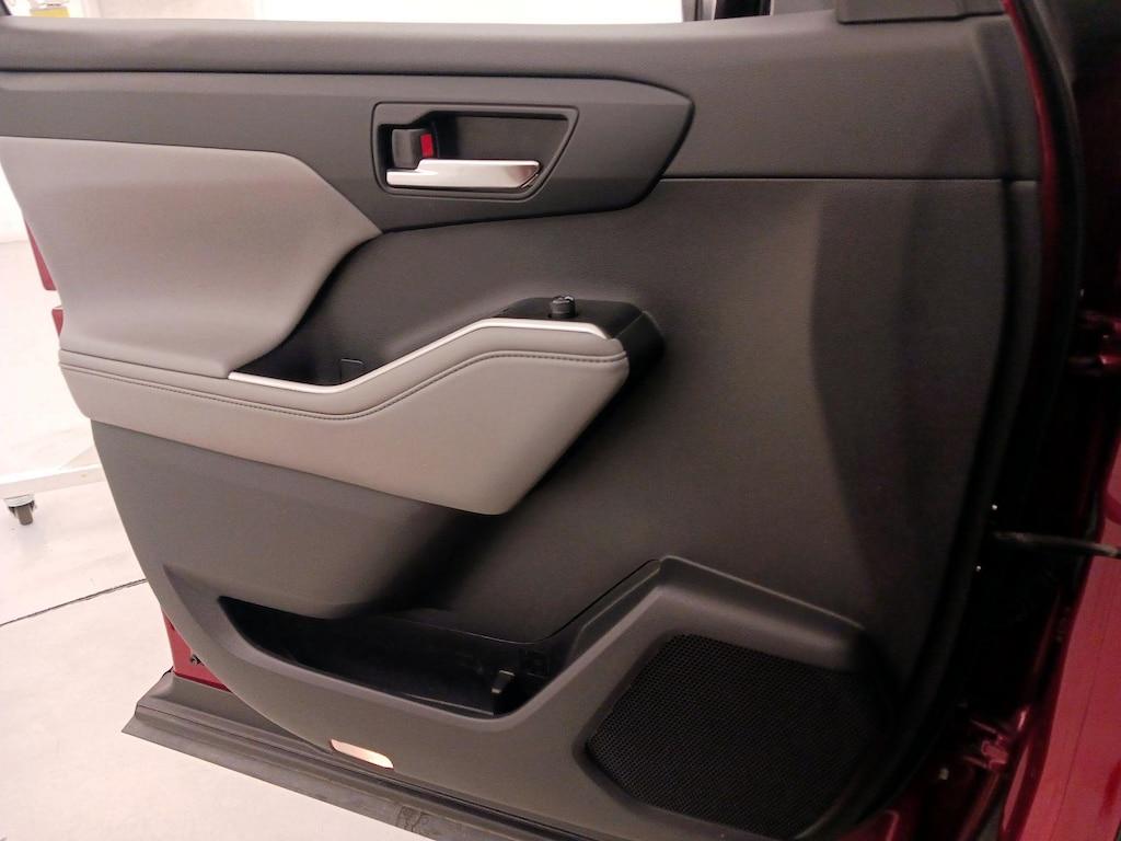 used 2020 Toyota Highlander car, priced at $27,998