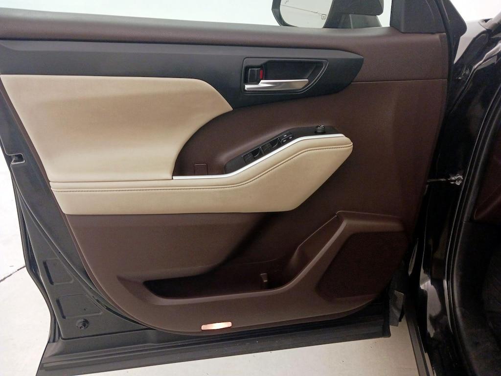 used 2021 Toyota Highlander car, priced at $31,998