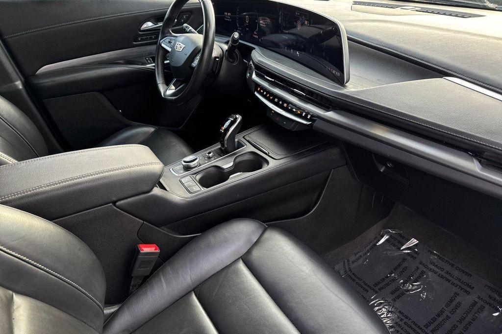 used 2024 Cadillac XT4 car, priced at $29,000