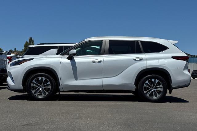 used 2023 Toyota Highlander car, priced at $37,500