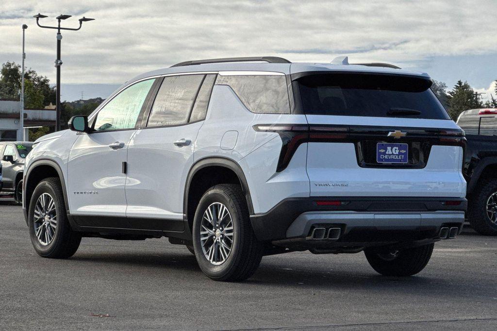 new 2026 Chevrolet Traverse car, priced at $42,470