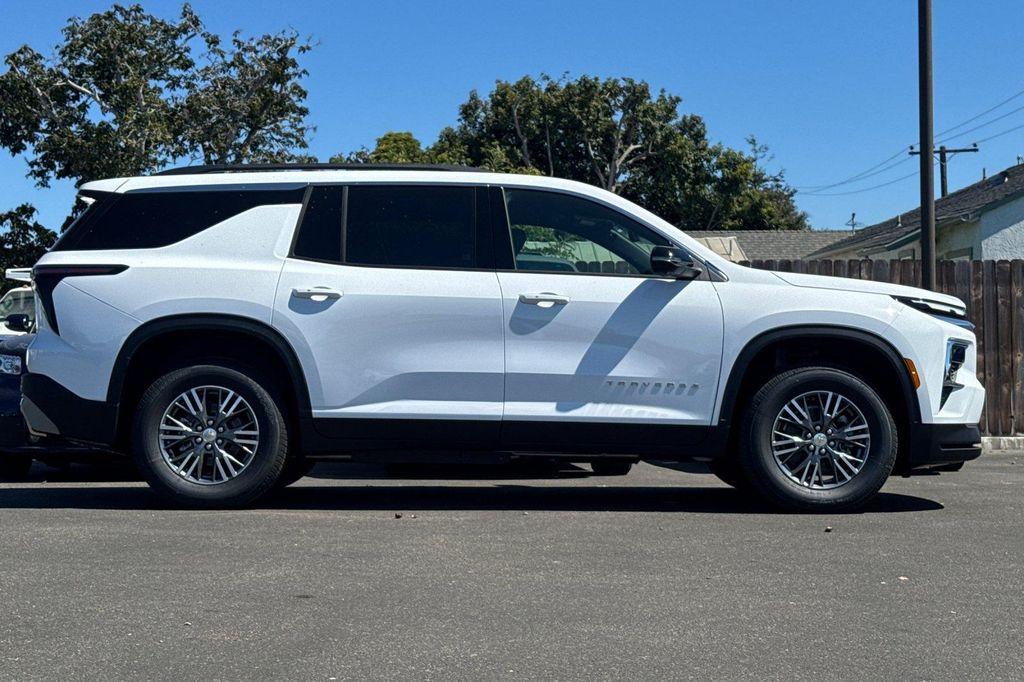 new 2026 Chevrolet Traverse car, priced at $43,600
