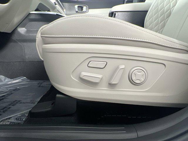 new 2025 Kia Sorento Hybrid car, priced at $47,613