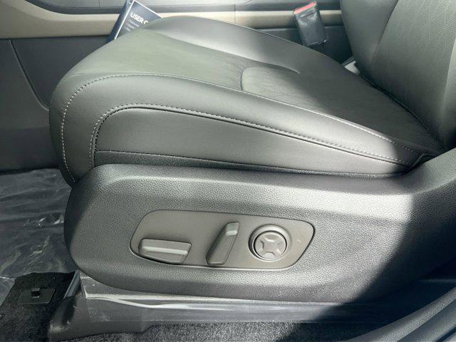 new 2025 Kia Carnival car, priced at $43,660