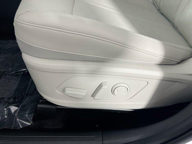 new 2025 Kia Sorento car, priced at $33,698