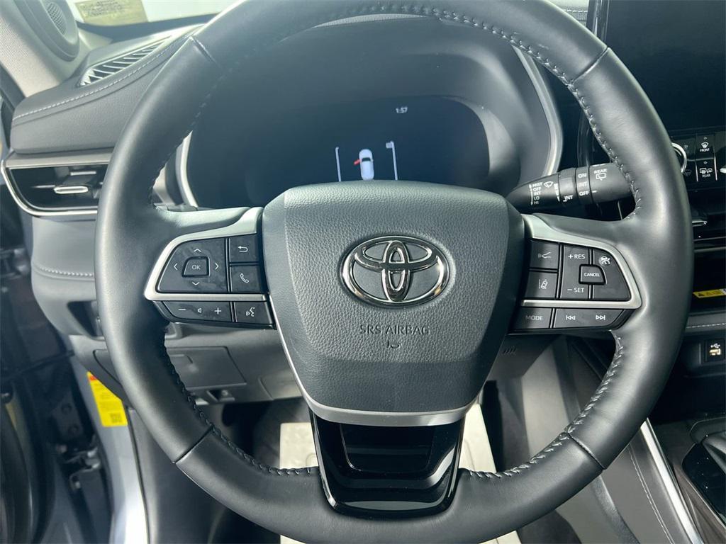 used 2023 Toyota Highlander car, priced at $36,750