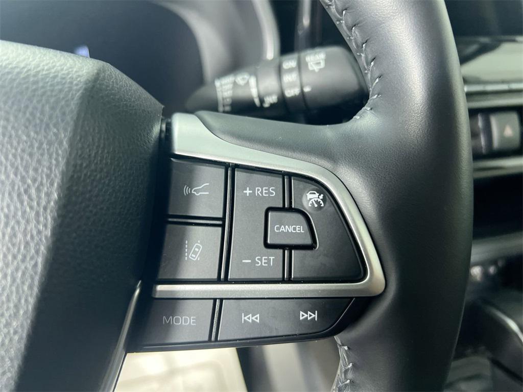 used 2023 Toyota Highlander car, priced at $36,750