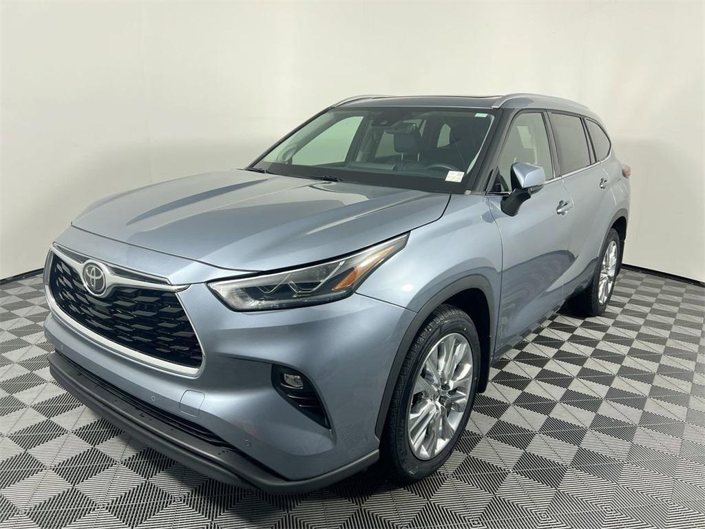 used 2023 Toyota Highlander car, priced at $36,750