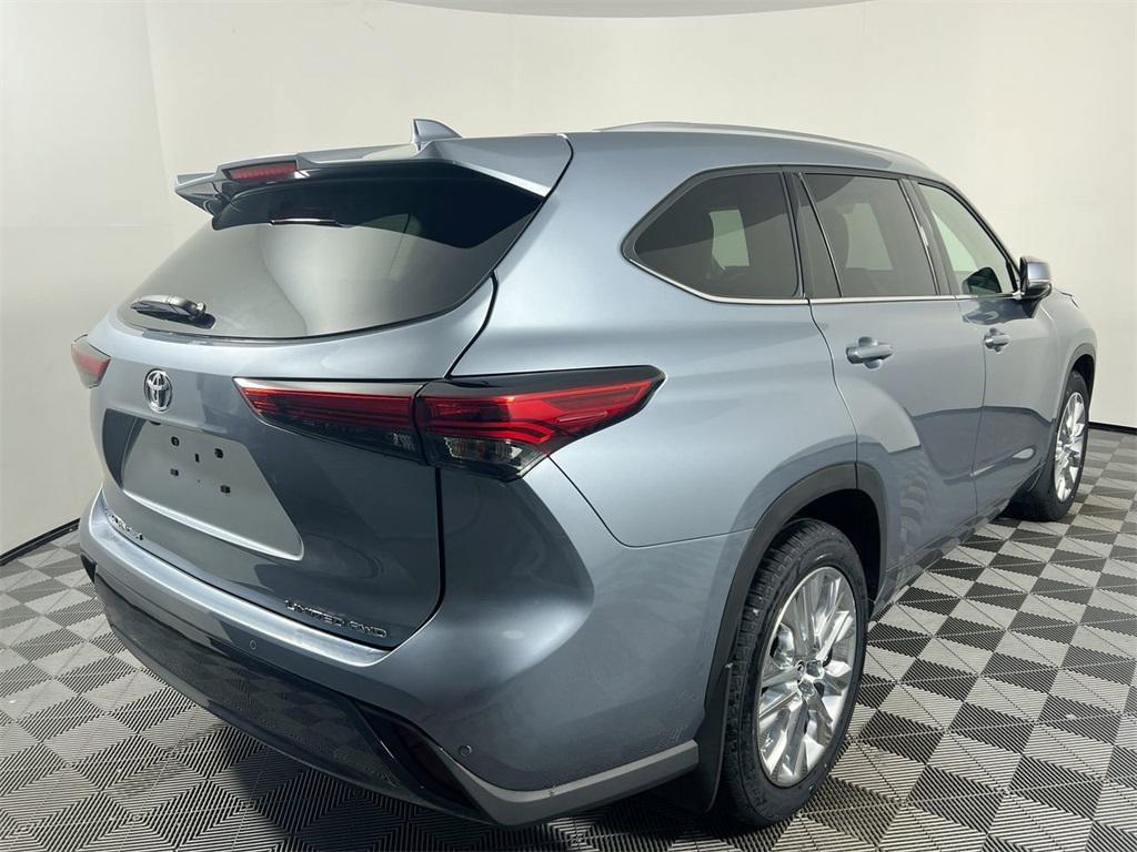used 2023 Toyota Highlander car, priced at $36,750