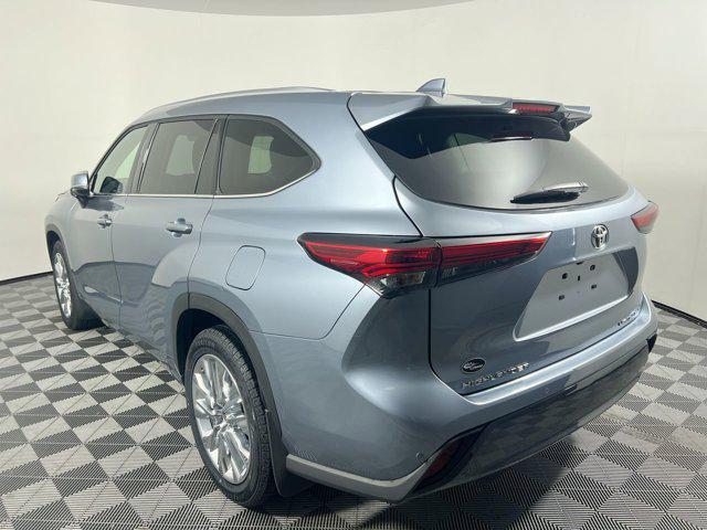 used 2023 Toyota Highlander car, priced at $41,250