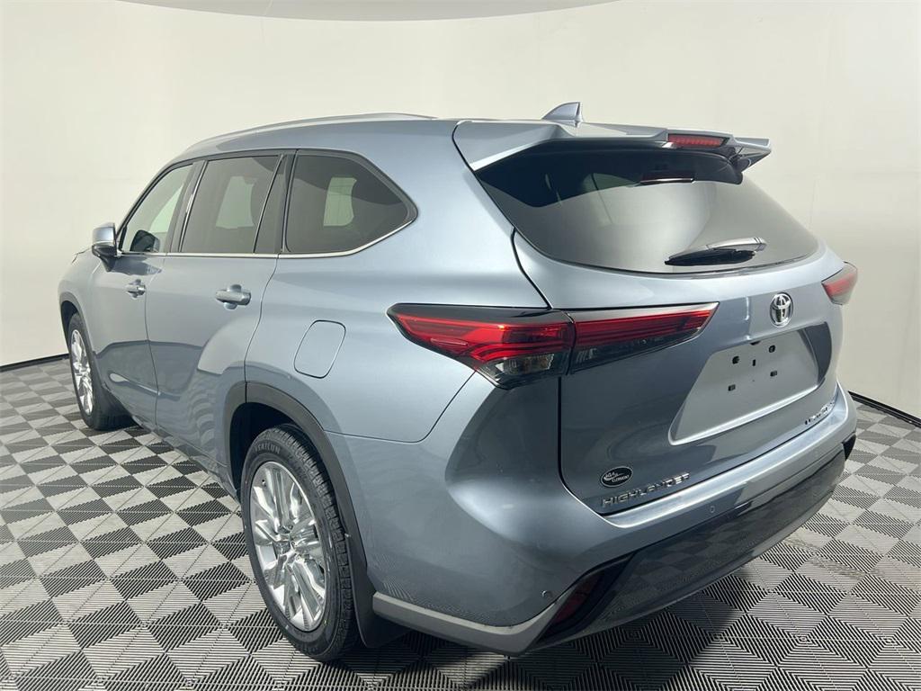 used 2023 Toyota Highlander car, priced at $36,750