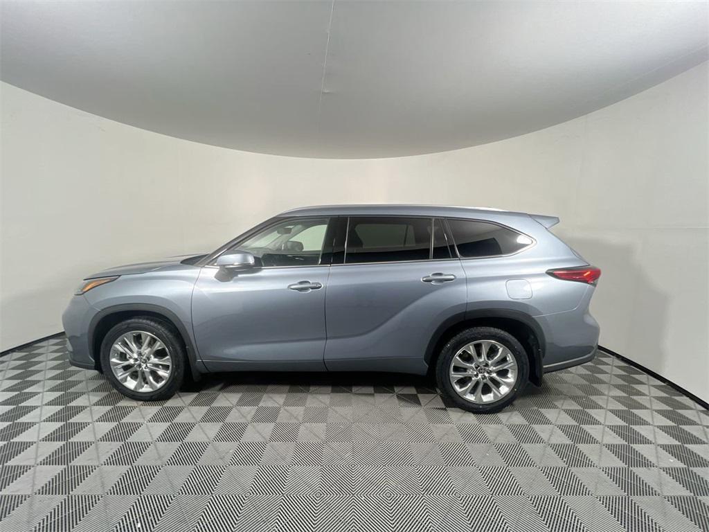 used 2023 Toyota Highlander car, priced at $36,750