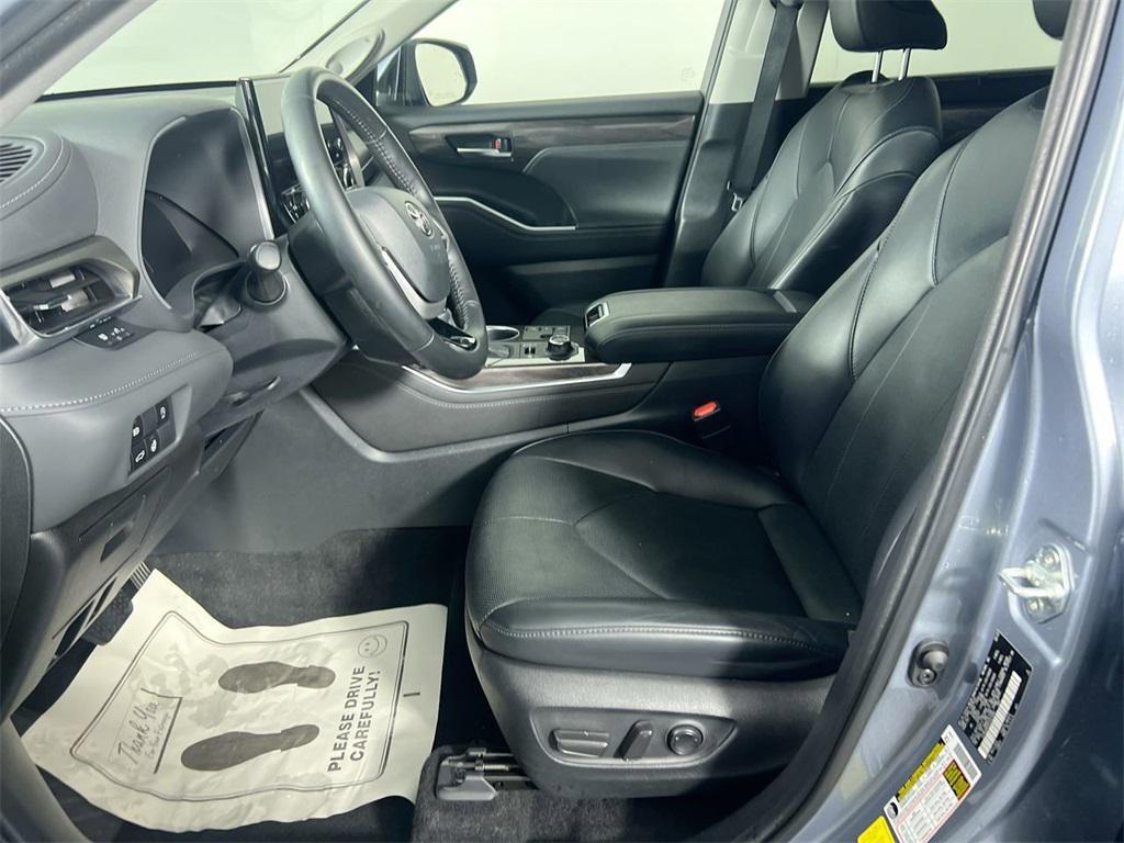 used 2023 Toyota Highlander car, priced at $36,750