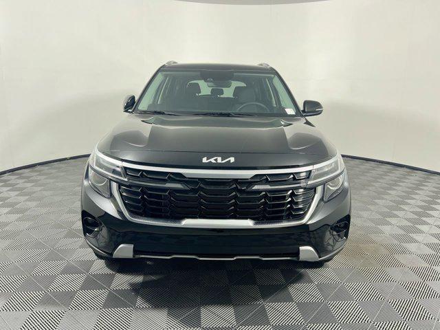 new 2025 Kia Seltos car, priced at $23,733