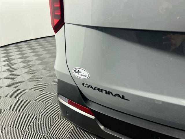 new 2025 Kia Carnival Hybrid car, priced at $52,700