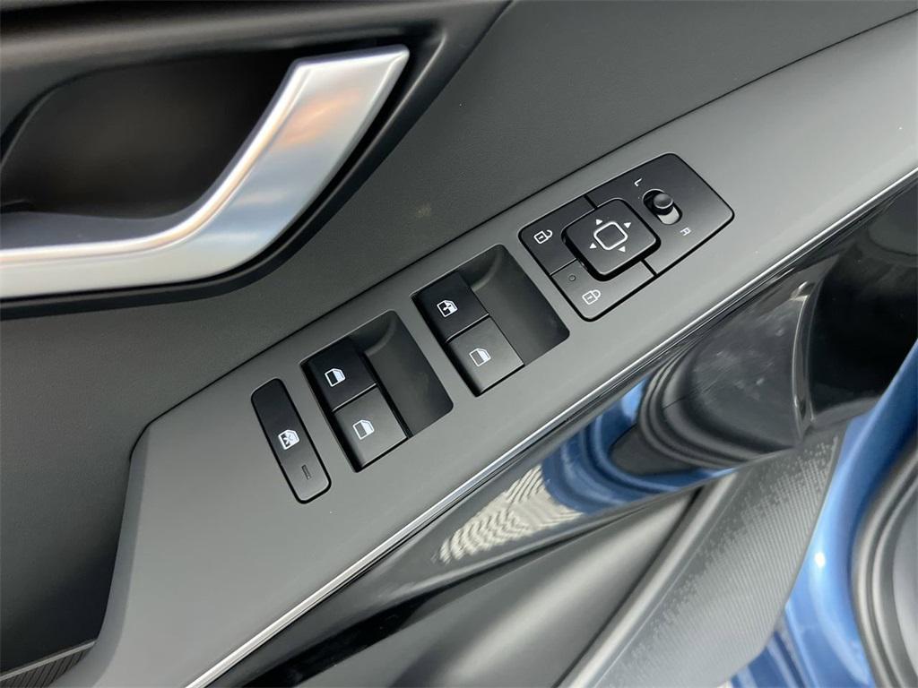 new 2025 Kia Niro car, priced at $26,925