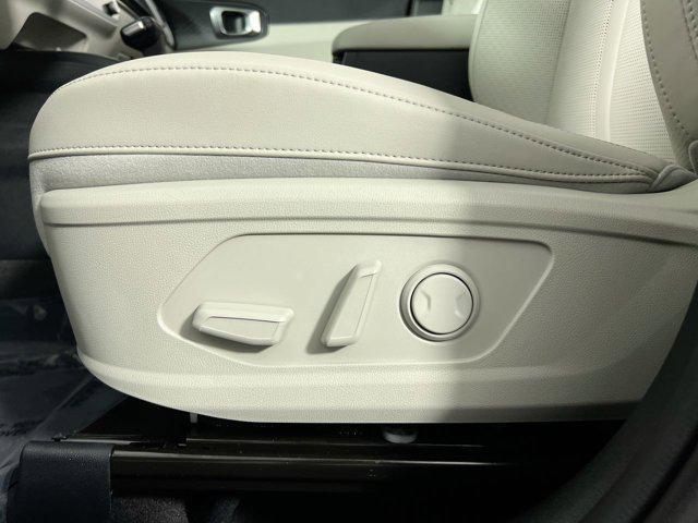 new 2025 Kia Sorento car, priced at $35,214
