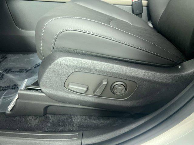 new 2025 Kia Carnival car, priced at $39,060
