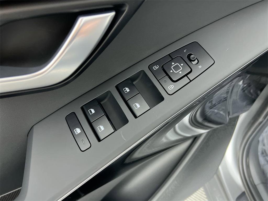 new 2025 Kia Niro car, priced at $28,726