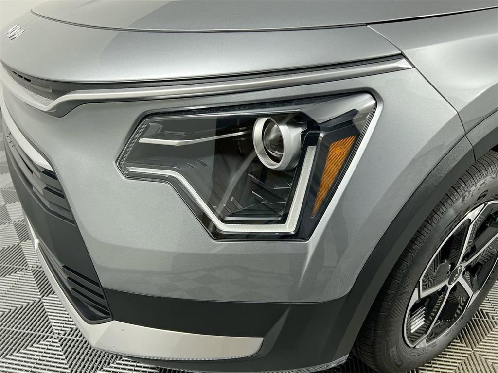 new 2025 Kia Niro car, priced at $28,726
