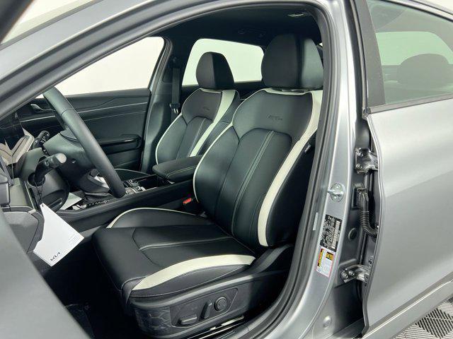 new 2025 Kia K5 car, priced at $28,555