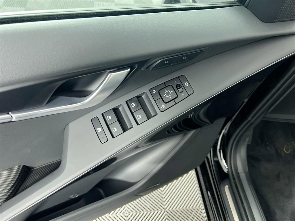 new 2025 Kia Niro car, priced at $35,090