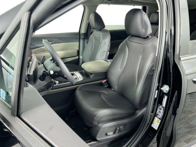 new 2025 Kia Carnival car, priced at $44,367