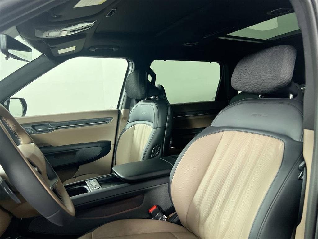 new 2026 Kia EV9 car, priced at $77,625