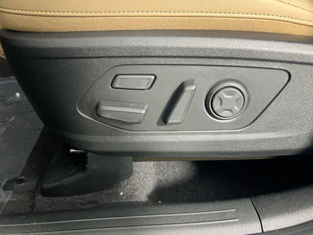 new 2025 Kia Sorento car, priced at $41,998